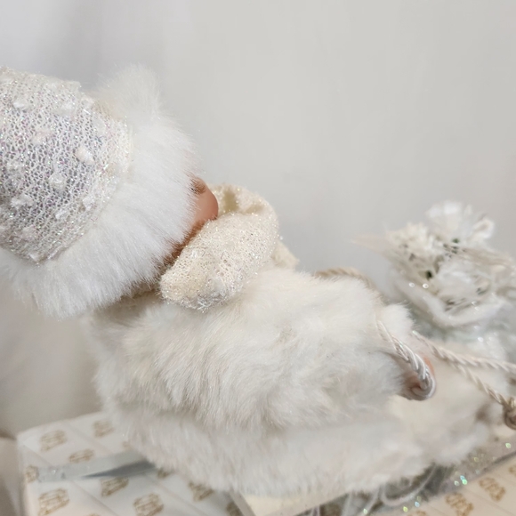 New Winter Baby in Sleigh From the Heritage Signature Collection - Picture 11 of 16